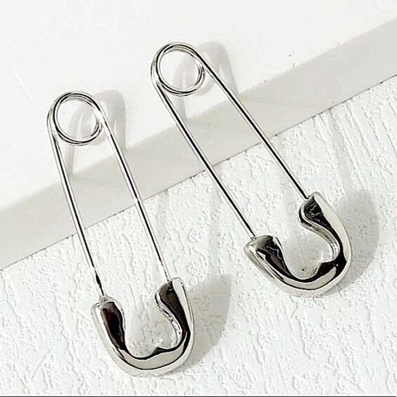 NEW 16K WHITE GOLD PLATED SAFETY PIN EARRINGS - Picture 1 of 4